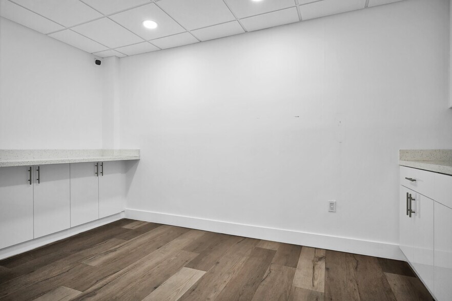 More Photos Of 7311 NW 12th St, Doral Light Distribution For Sale