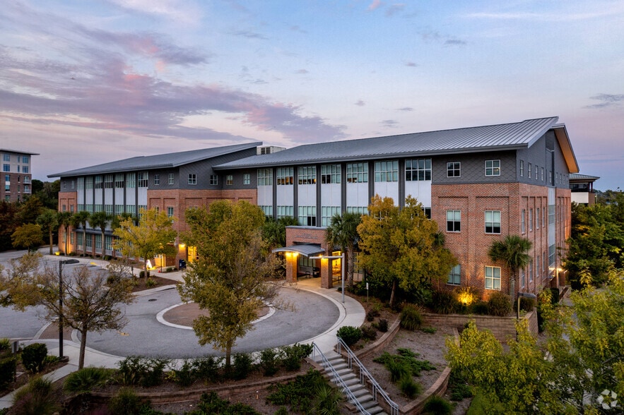 Primary Photo Of 180 Wingo Way, Mount Pleasant Medical For Lease