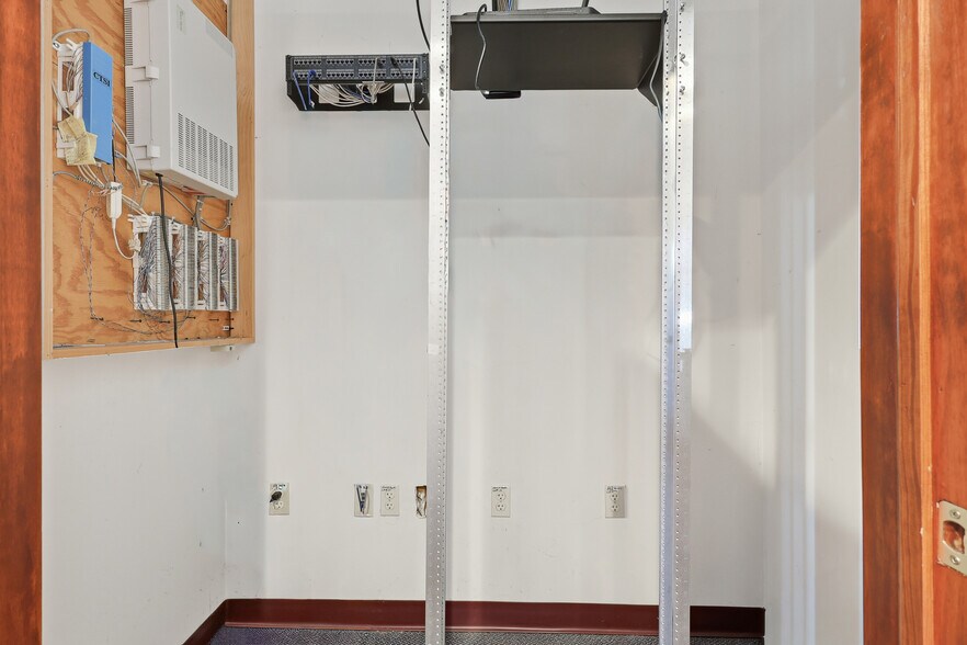 More Photos Of 381 N 9th Ave, Scranton Medical For Sale
