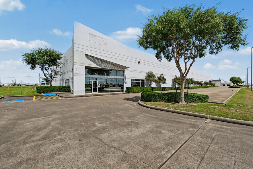 More Photos Of 10845 Strang Rd, La Porte Warehouse For Lease