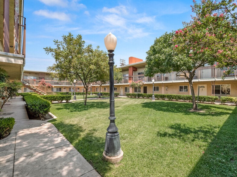 More Photos Of 532-620 N Fulton St, Fresno Apartments For Sale