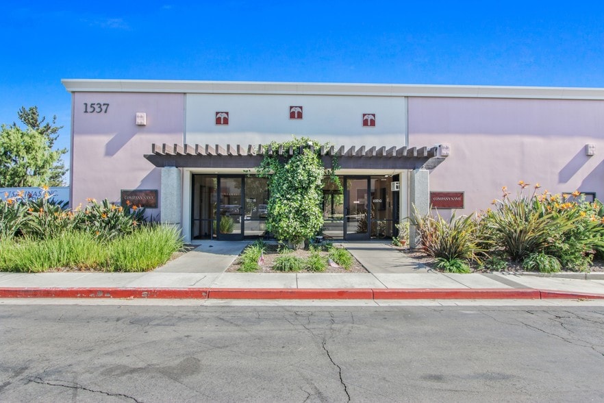 More Photos Of 1537 E McFadden Ave, Santa Ana Manufacturing For Lease