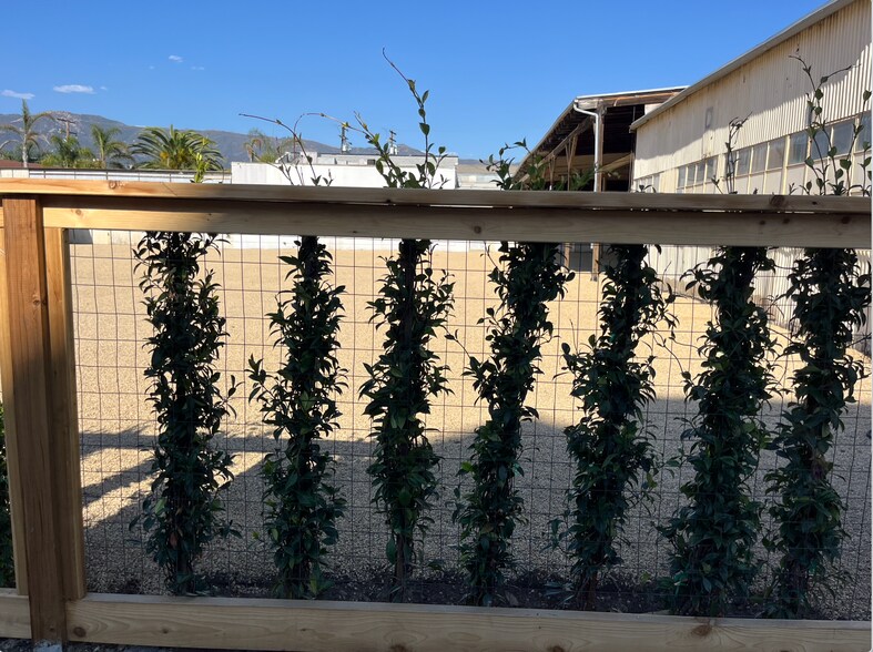 More Photos Of 121 E Mason St, Santa Barbara Warehouse For Lease