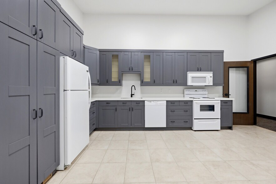 More Photos Of 1630 W 2225 S, Woods Cross Airplane Hangar For Lease