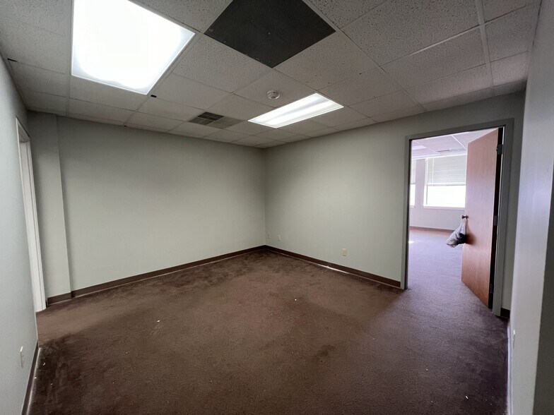 More Photos Of 427 E Monroe St, Springfield Office For Sale