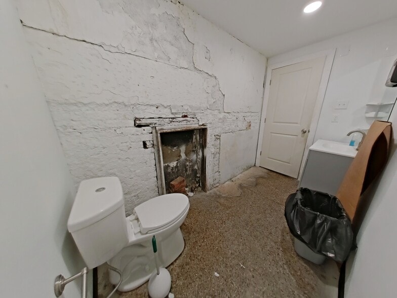 More Photos Of 1537 Deal St, Philadelphia Office For Sale