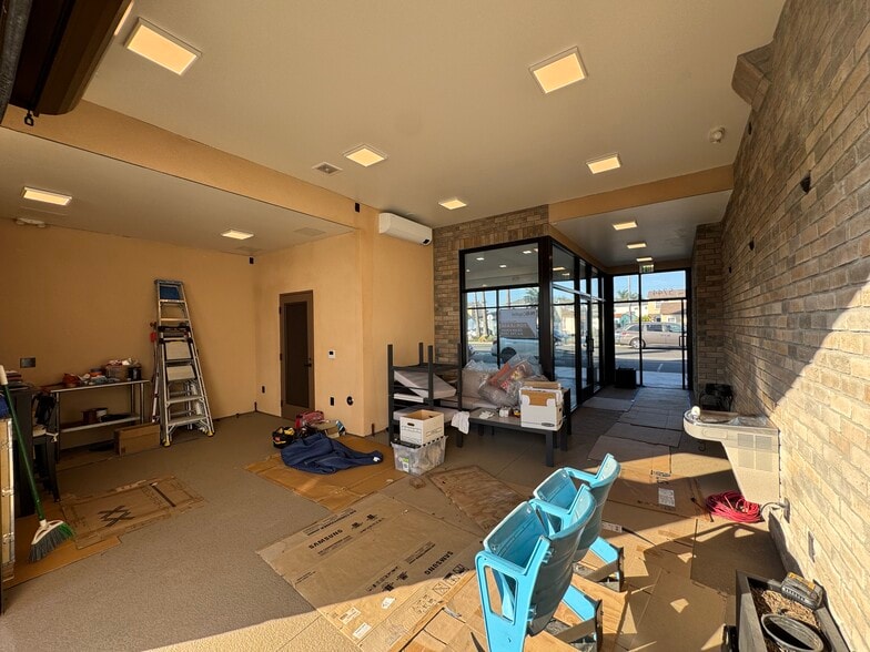 More Photos Of 5748-5752 E 2nd St, Long Beach Storefront Retail Office For Lease