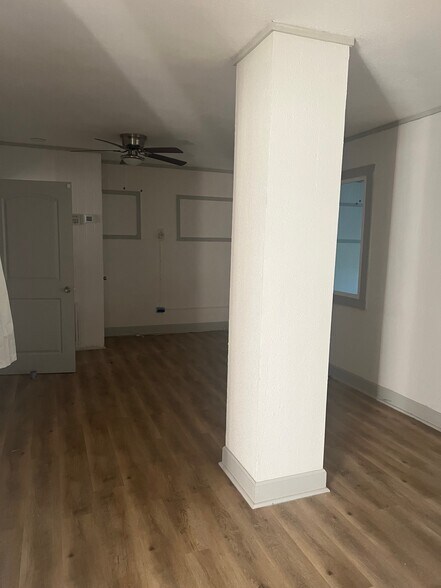 More Photos Of 2418 COMMERCE, San Antonio Specialty For Sale