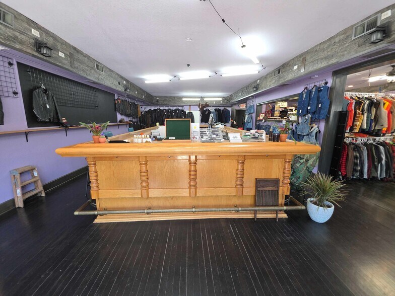More Photos Of 3040-3046 S Delaware Ave, Milwaukee Storefront For Sale