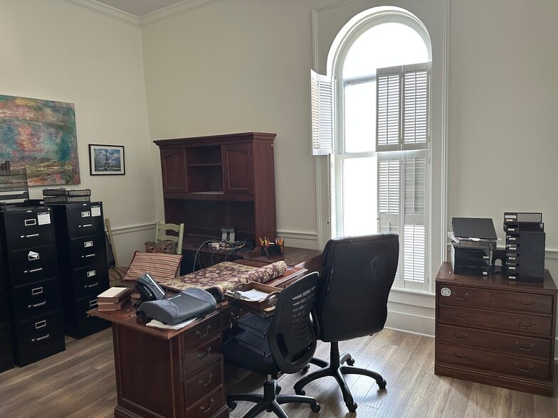 More Photos Of 367 W Short St, Lexington Restaurant For Lease