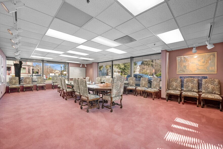 More Photos Of 150 North St, Healdsburg Office Residential For Lease