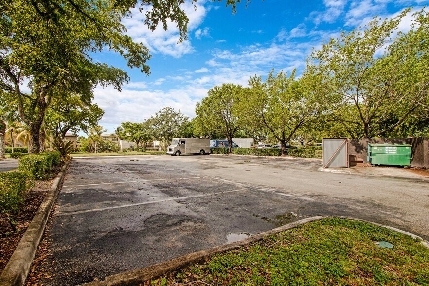 More Photos Of 7980-8024 Wiles Rd, Coral Springs Storefront Retail Office For Lease