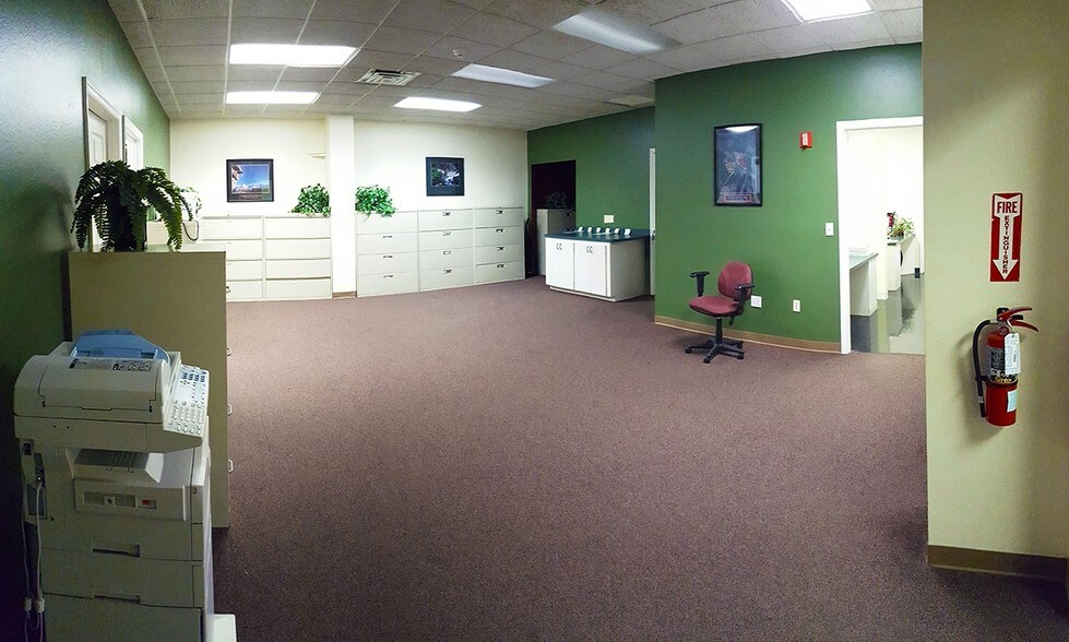 More Photos Of 1625 Manatee Ave E, Bradenton Storefront Retail Office For Sale