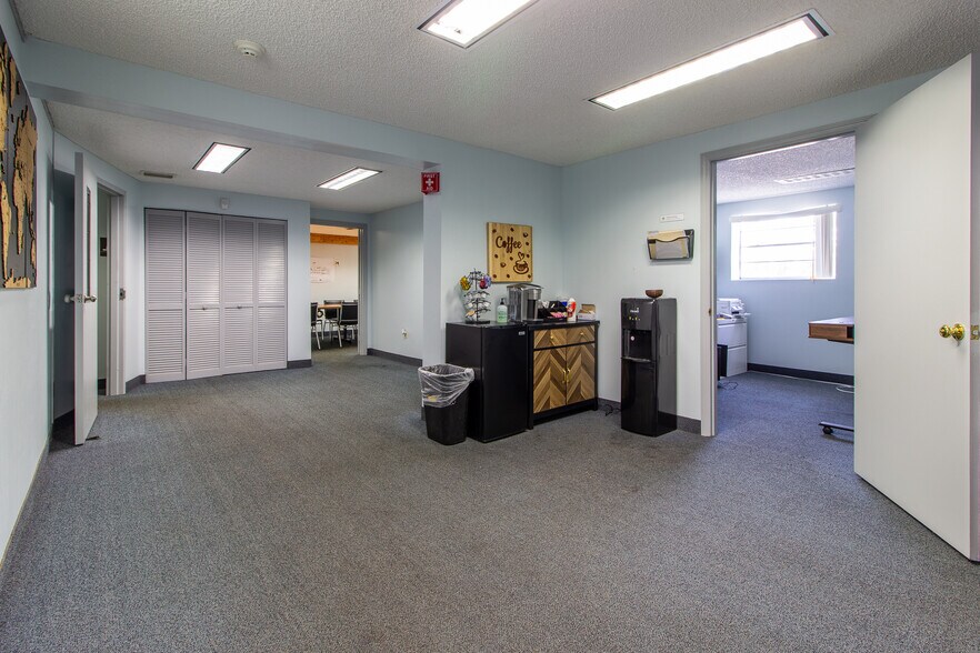 More Photos Of 310 Cypress Rd, Ocala Manufacturing For Sale