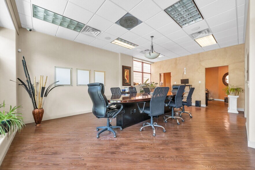 More Photos Of 1345 S Main St, Salt Lake City Freestanding For Lease