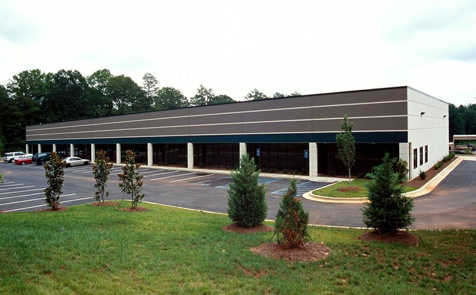 Primary Photo Of 1634 White Cir, Marietta Light Distribution For Sale