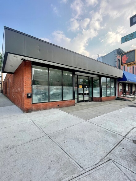 More Photos Of 6918 Myrtle Ave, Glendale Storefront For Lease