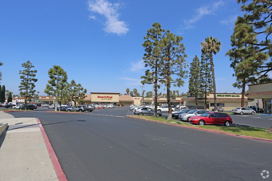 More Photos Of 1839 W Vista Way, Vista General Retail For Lease