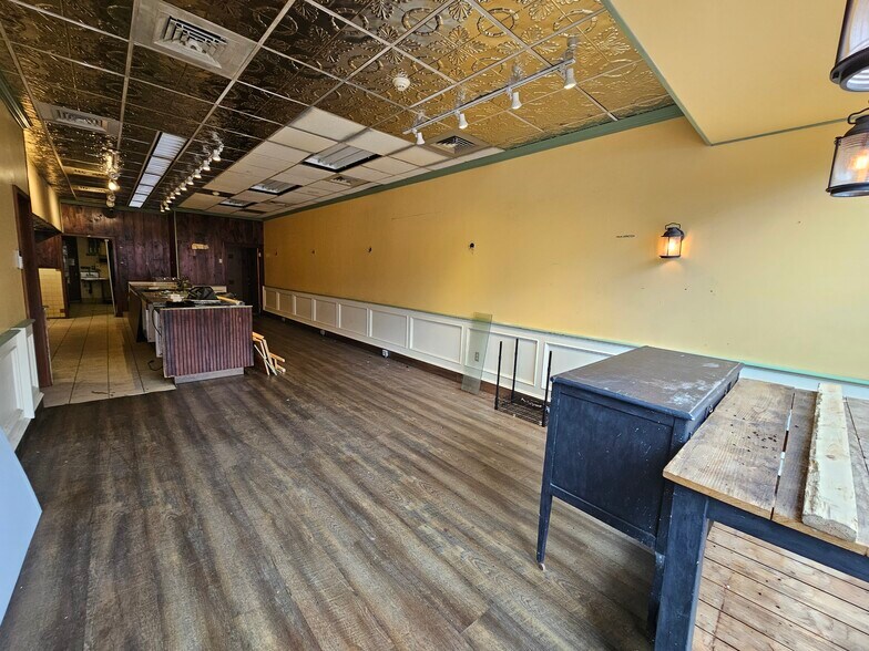 More Photos Of 273 Main St, Northampton Storefront Retail Office For Lease
