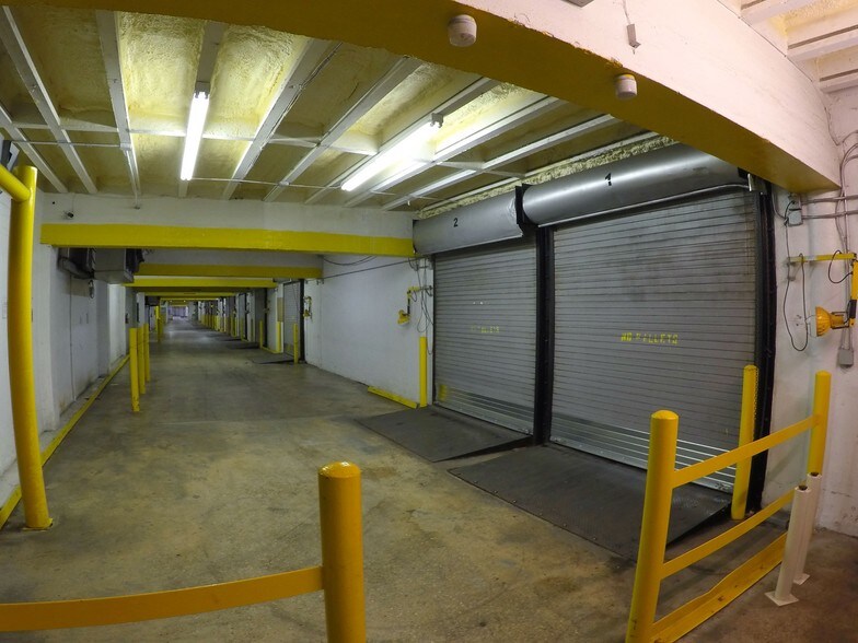 More Photos Of 501 NE 183 St, Miami Refrigeration Cold Storage For Sale