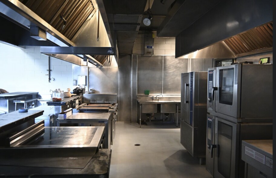 More Photos Of 272-280 Seigel St, Brooklyn General Retail For Lease