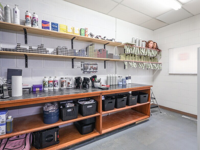 More Photos Of 5010 50 st, Stettler General Retail For Sale