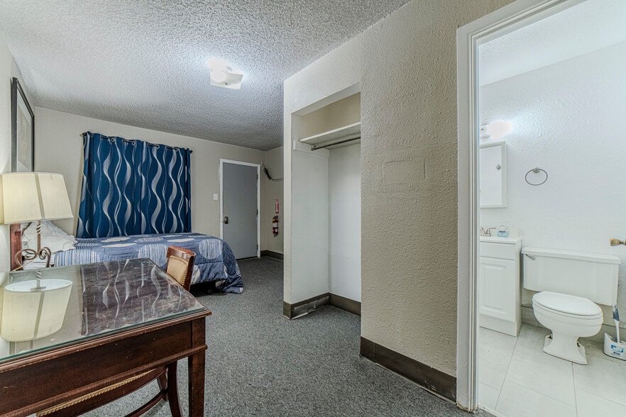More Photos Of 2724 W Marland St, Hobbs Hotel For Sale