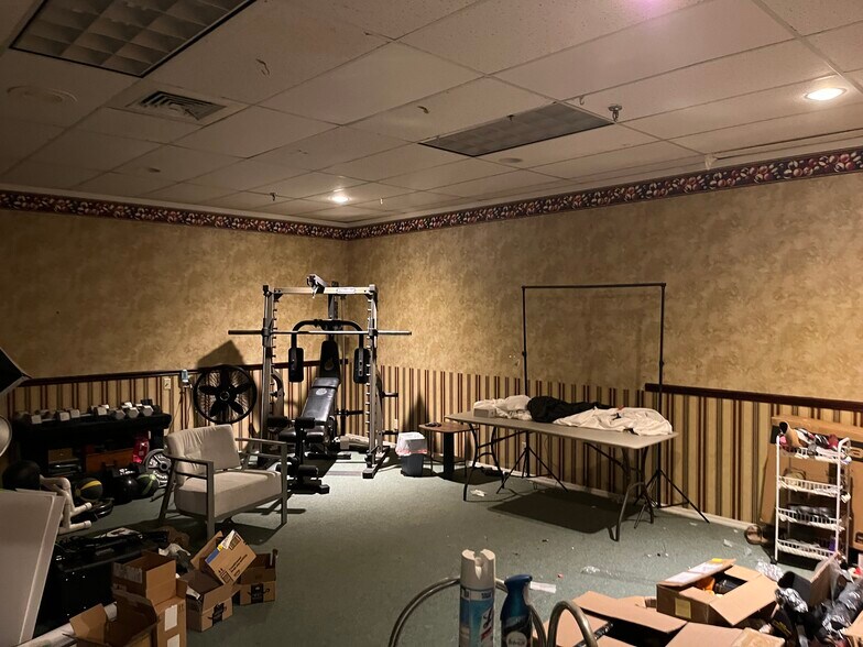 More Photos Of 5585 University Blvd W, Jacksonville Storefront Retail Office For Sale