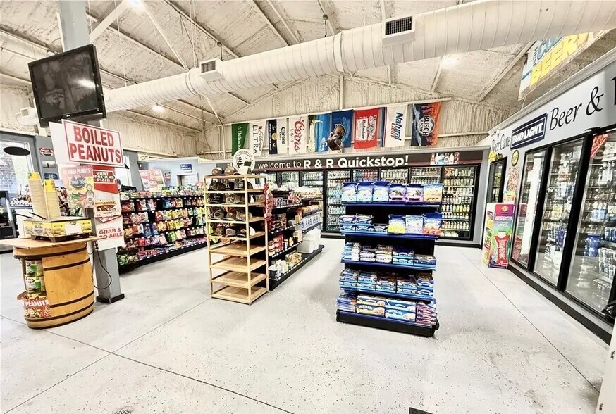 More Photos Of 6134 Elim Church Rd NE, Ludowici Service Station For Sale