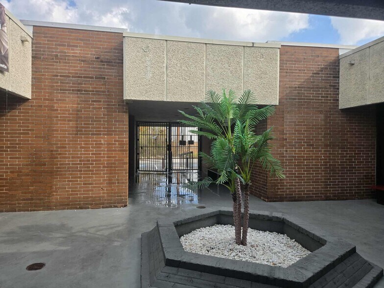 More Photos Of 8300 Homestead Rd, Houston Office For Sale