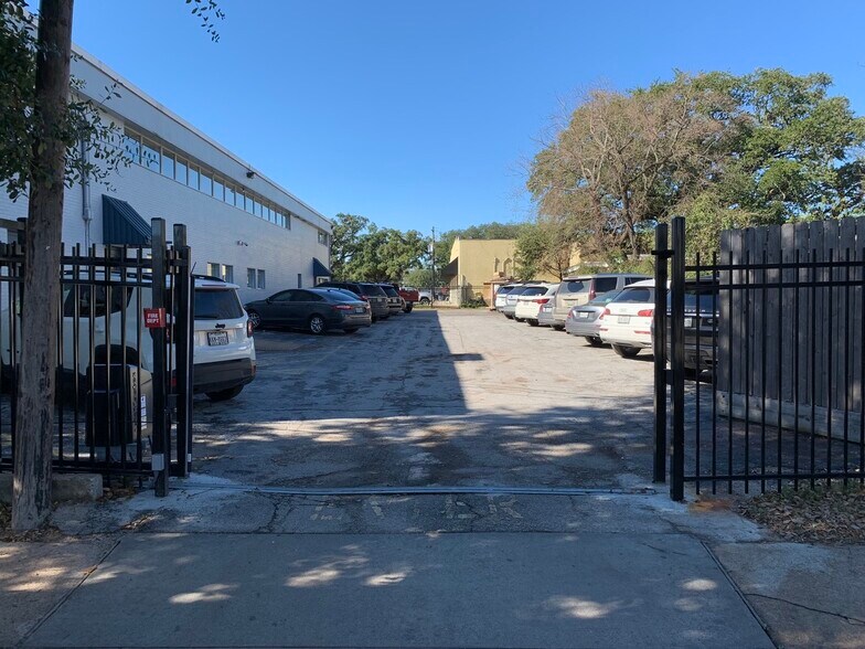 More Photos Of 1110 Lovett Blvd, Houston Office For Sale