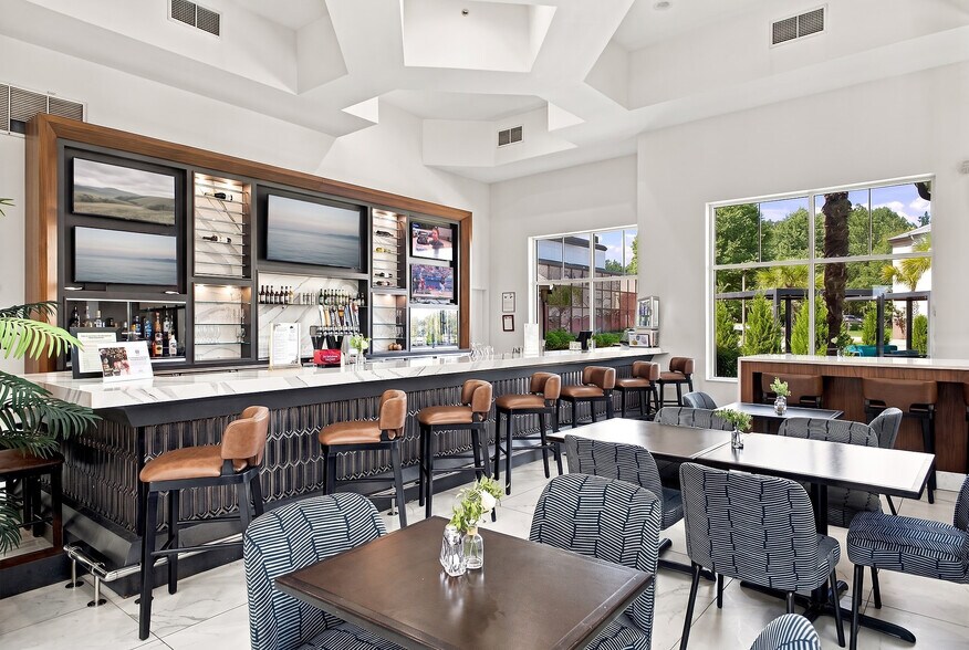 More Photos Of 10 Gateway Dr, Hattiesburg Hotel For Sale