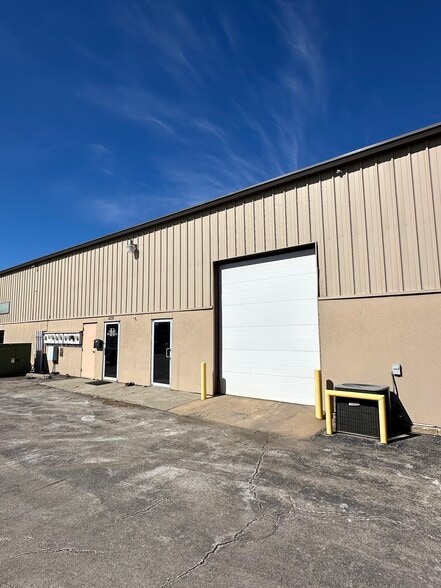 More Photos Of 6230-6244 Merriam Dr, Merriam Warehouse For Lease