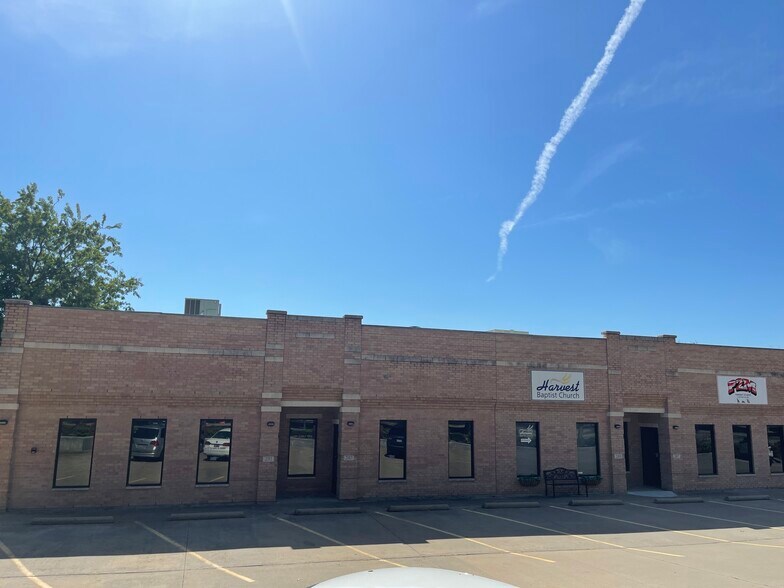 More Photos Of 201-207 S Allen Dr, Allen Office For Sale