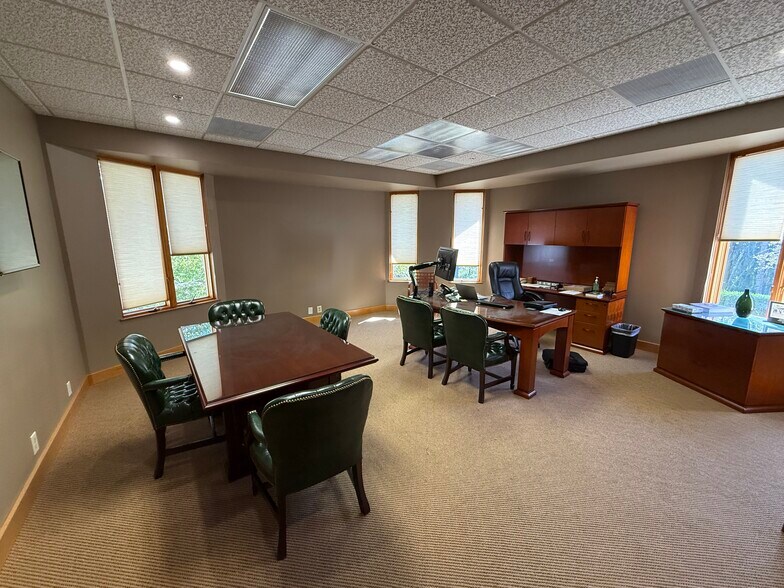 More Photos Of 400 5th Ave S, Naples Office For Lease