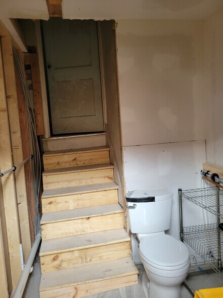 More Photos Of 90 E Jefferson St, Franklin Specialty For Lease