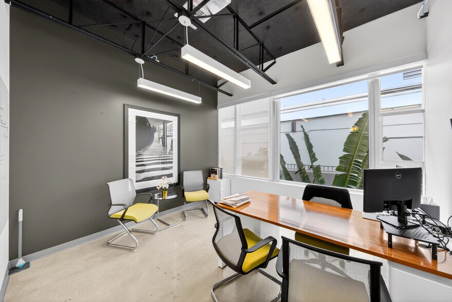 More Photos Of 7630 Biscayne Blvd, Miami Office For Lease