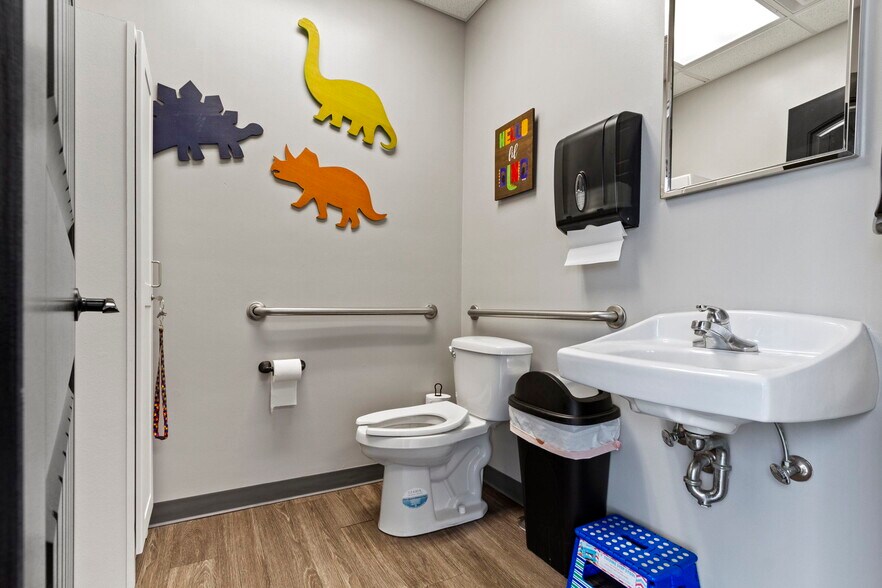 More Photos Of 2134 Holiday Ln, Franklin Medical For Sale