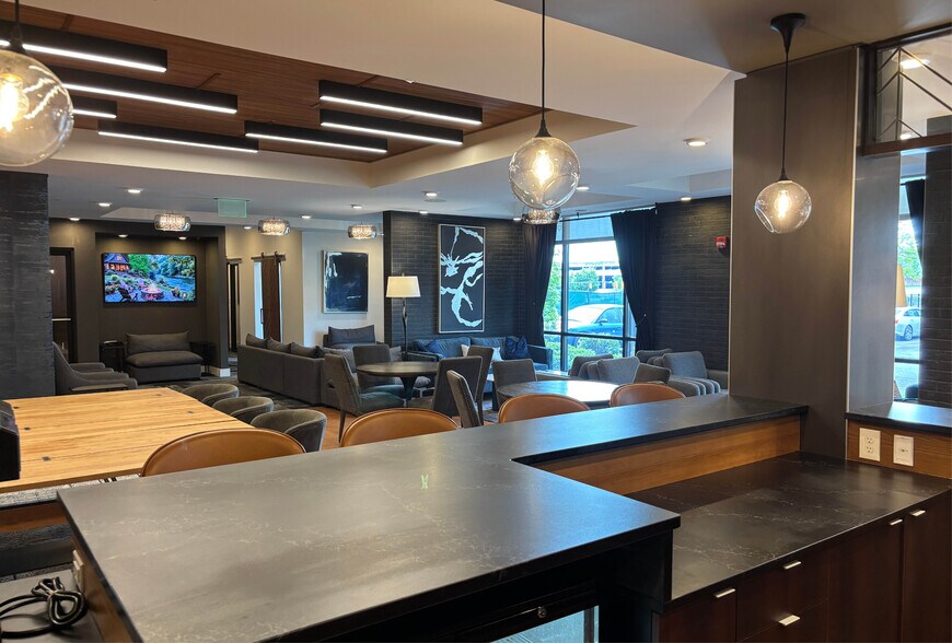 More Photos Of 7999 Kenwood Rd, Cincinnati Apartments For Lease