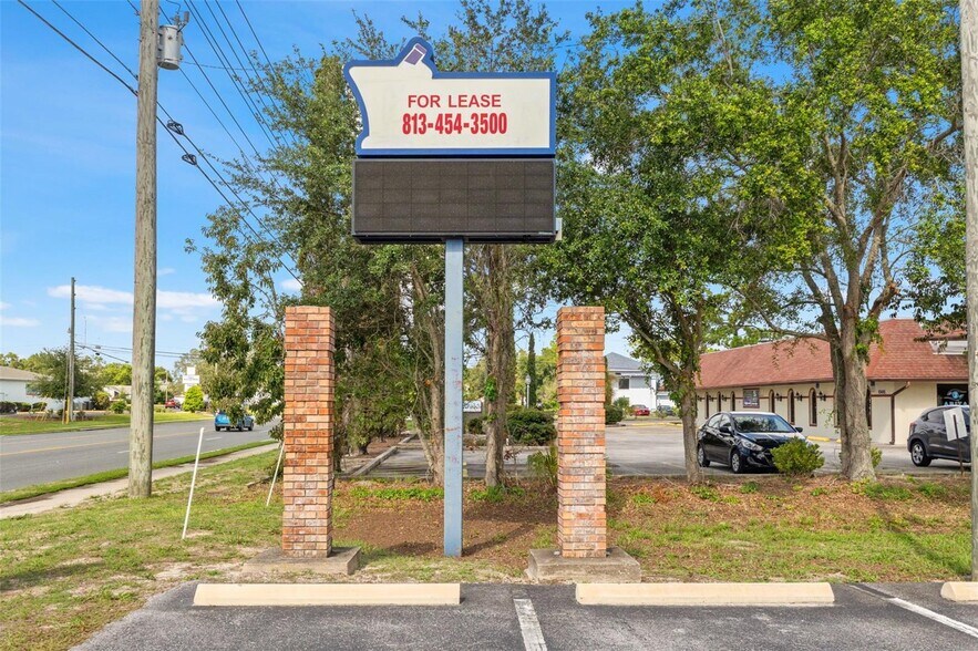 More Photos Of 10507 Spring Hill Dr, Spring Hill Medical For Lease