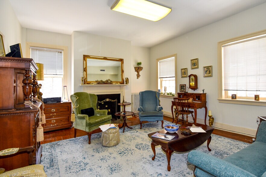 More Photos Of 109-111 S Fairfax St, Alexandria Office For Sale