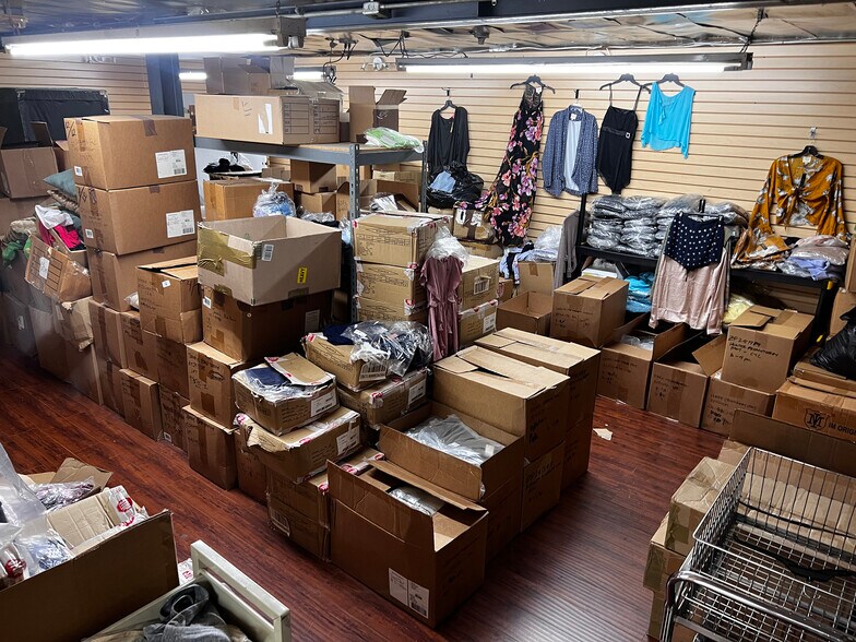 More Photos Of 120 E 15th St, Los Angeles Showroom For Lease