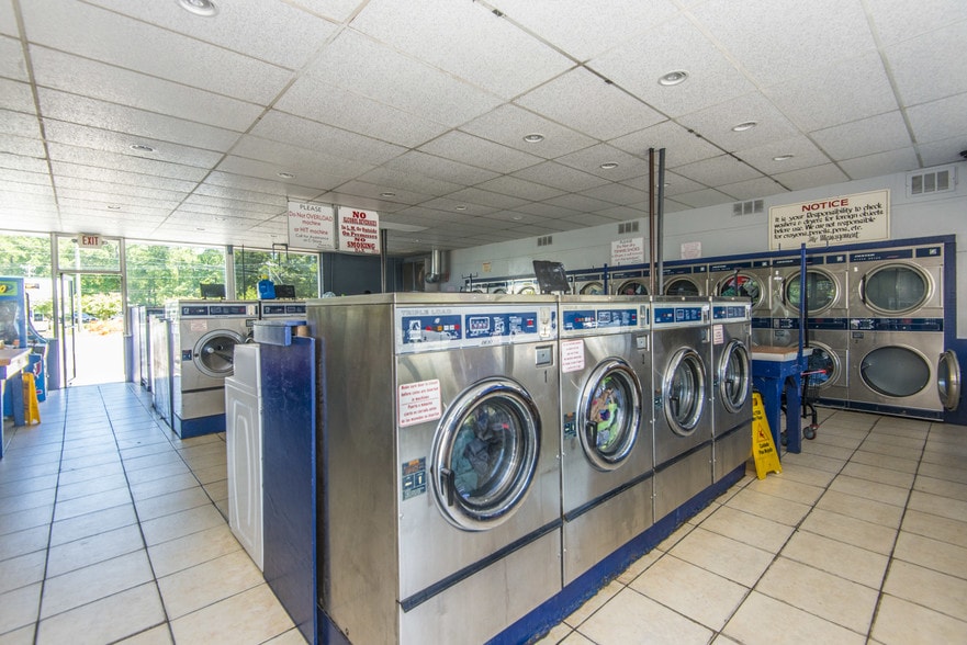 More Photos Of 1950 N Main St, Summerville Convenience Store For Sale