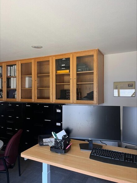 More Photos Of 307 W Sisters Park Dr, Sisters Warehouse For Sale