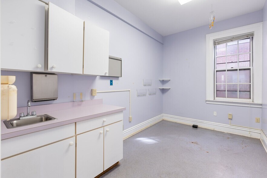 More Photos Of 1 Main St, Hartford Office Residential For Sale