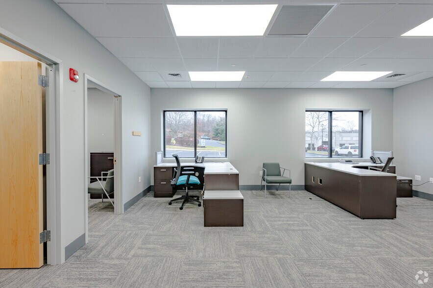 More Photos Of 50 Ivy Brook Rd, Shelton Unknown For Lease