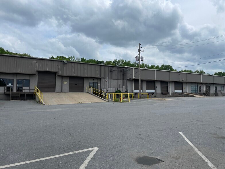 More Photos Of 1900 W 65th St, Little Rock Distribution For Lease