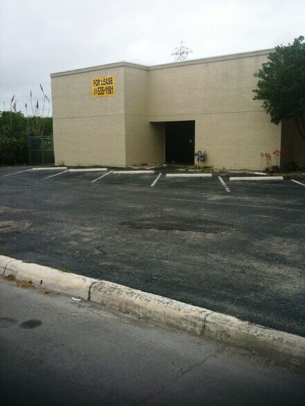 More Photos Of 4731-4733 Whirlwind St, San Antonio Warehouse For Lease
