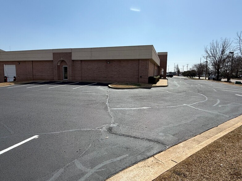 More Photos Of 7168 Moore Dr, Southaven Freestanding For Lease