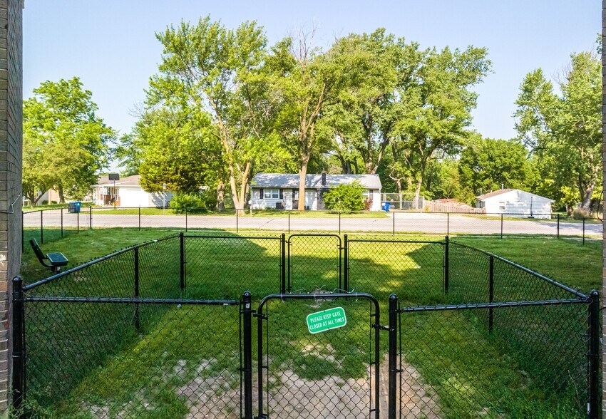 More Photos Of 108 NW 63rd St, Kansas City Apartments For Sale
